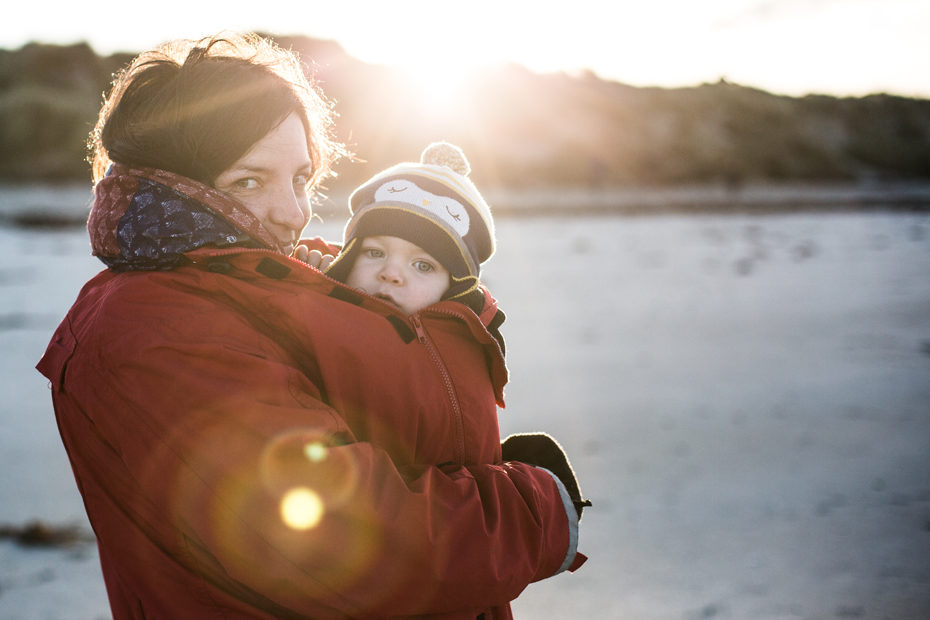 seance-photographe-famille-bebe-plage-finistere